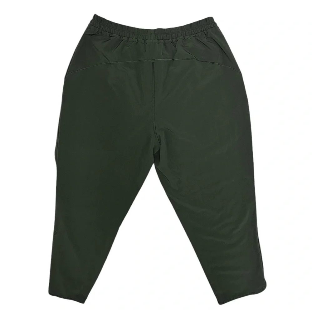 Lululemon Keep It Classic Crop 23” Size 8 in Dark Olive